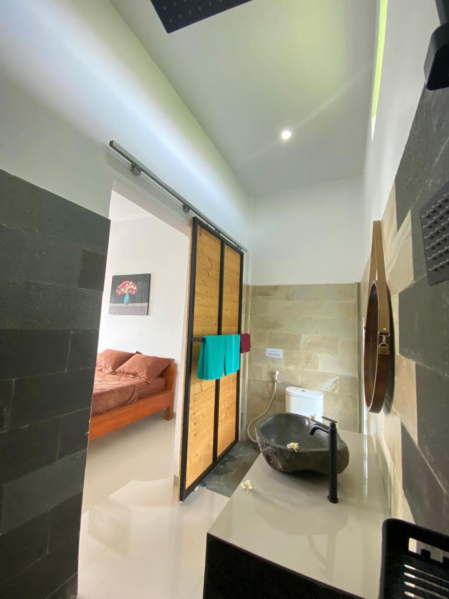 Zavana Rooms & Restaurant Tanjungkarang Exteriör bild