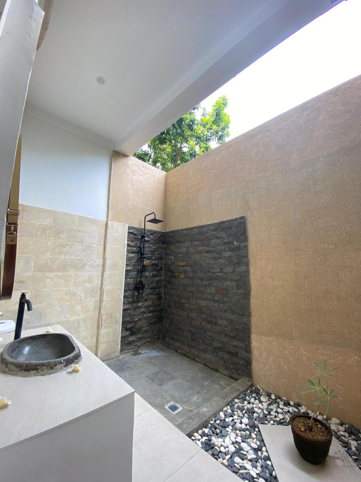 Zavana Rooms & Restaurant Tanjungkarang Exteriör bild