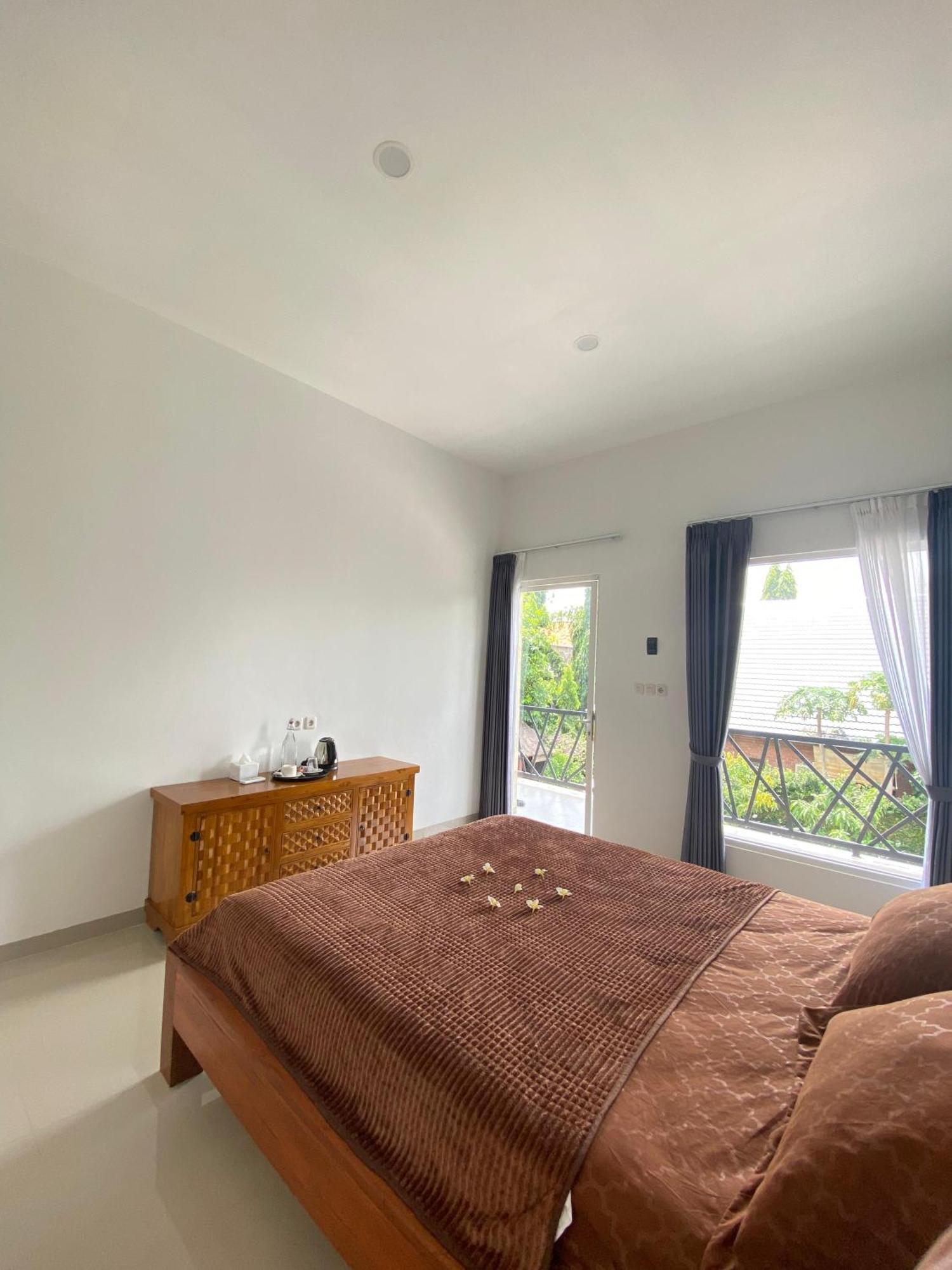 Zavana Rooms & Restaurant Tanjungkarang Exteriör bild