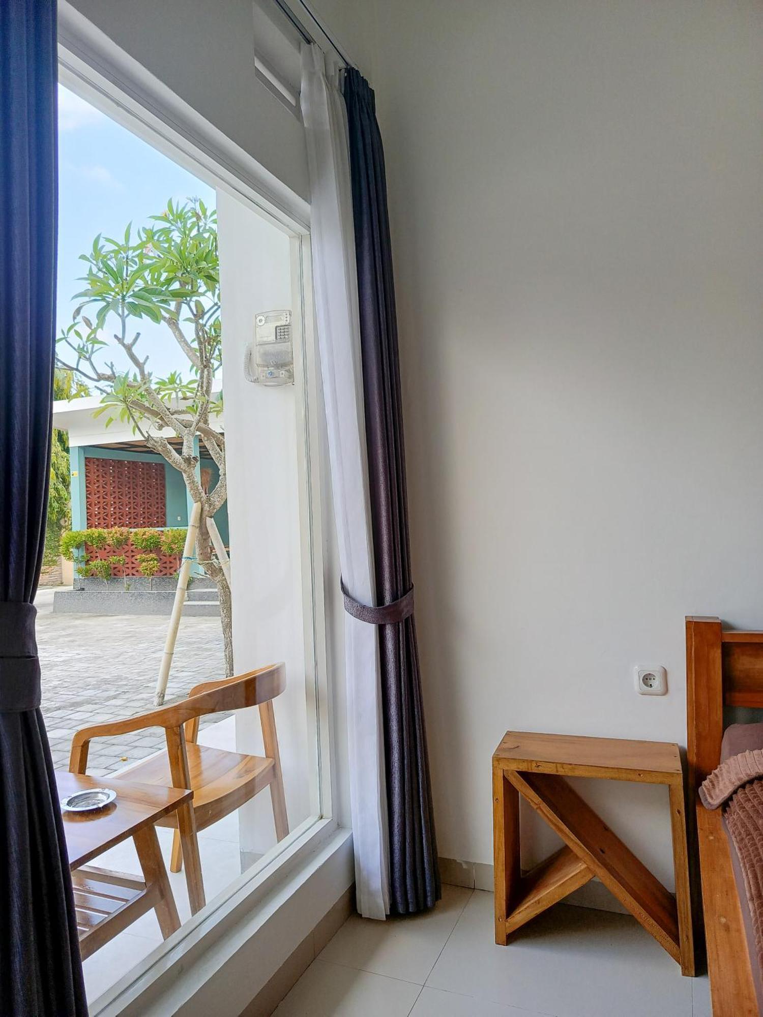 Zavana Rooms & Restaurant Tanjungkarang Exteriör bild