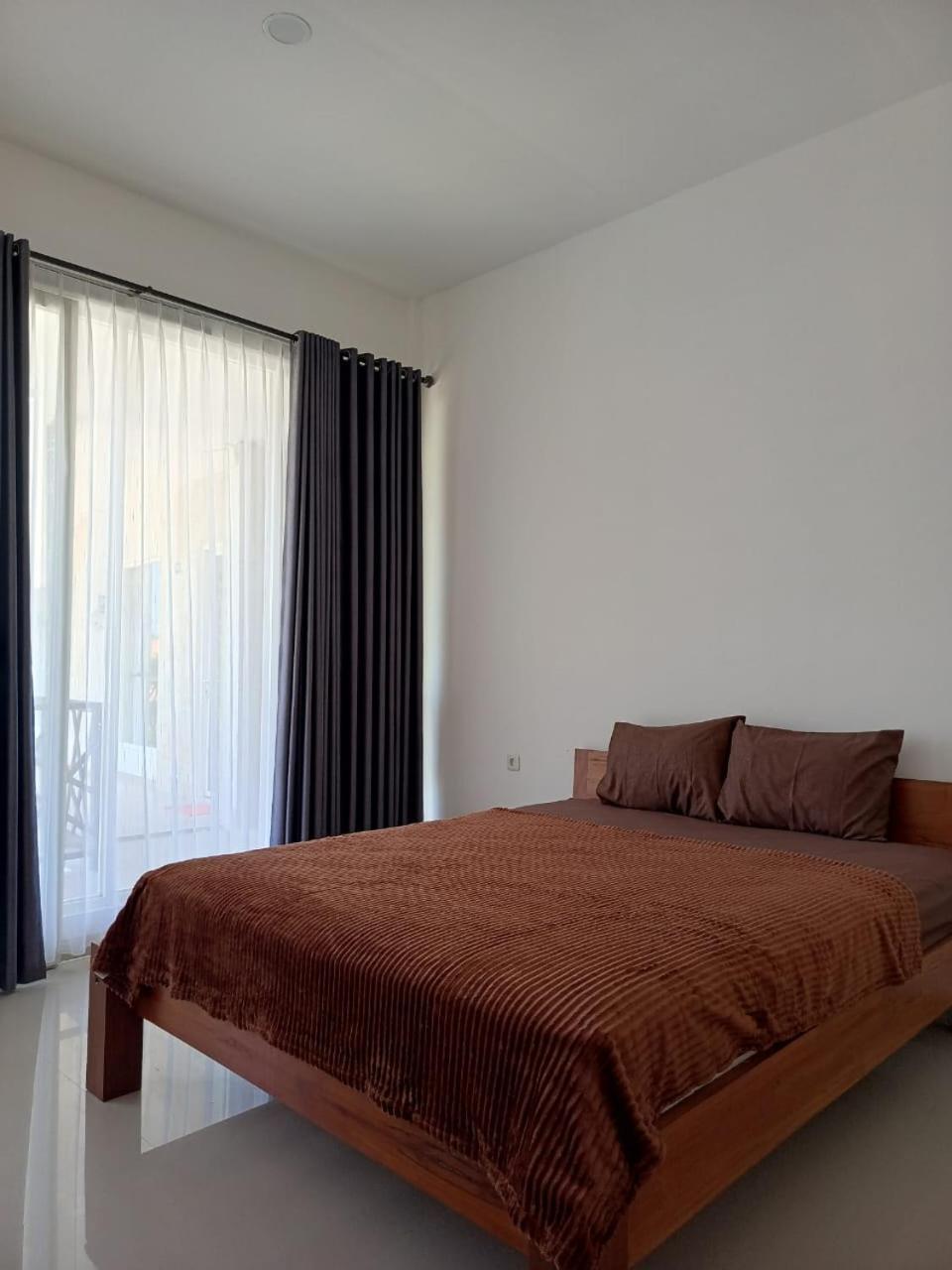 Zavana Rooms & Restaurant Tanjungkarang Exteriör bild
