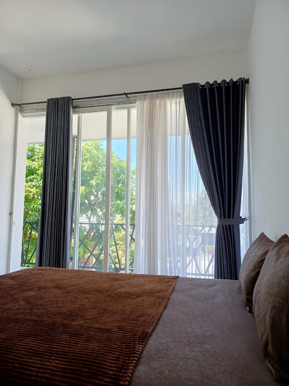 Zavana Rooms & Restaurant Tanjungkarang Exteriör bild