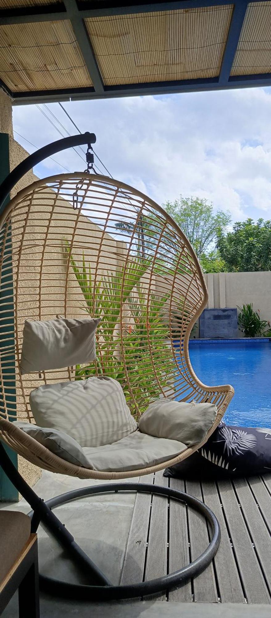 Zavana Rooms & Restaurant Tanjungkarang Exteriör bild