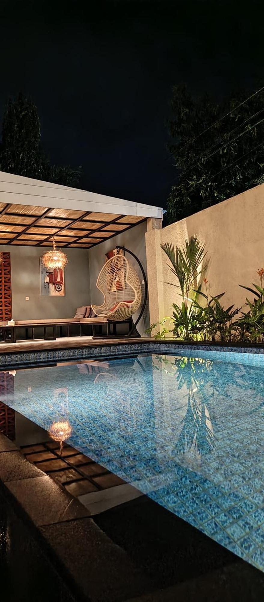 Zavana Rooms & Restaurant Tanjungkarang Exteriör bild
