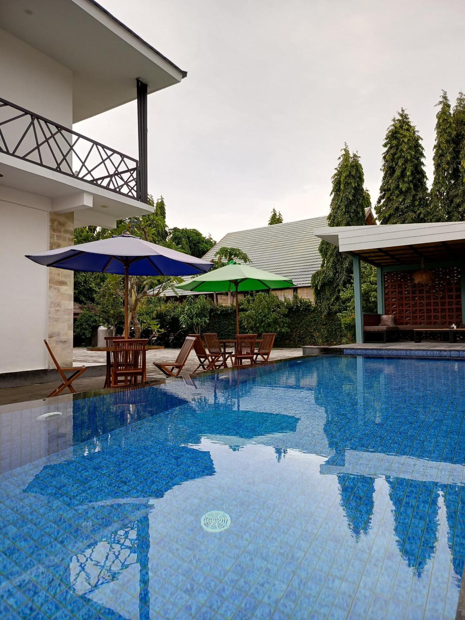 Zavana Rooms & Restaurant Tanjungkarang Exteriör bild