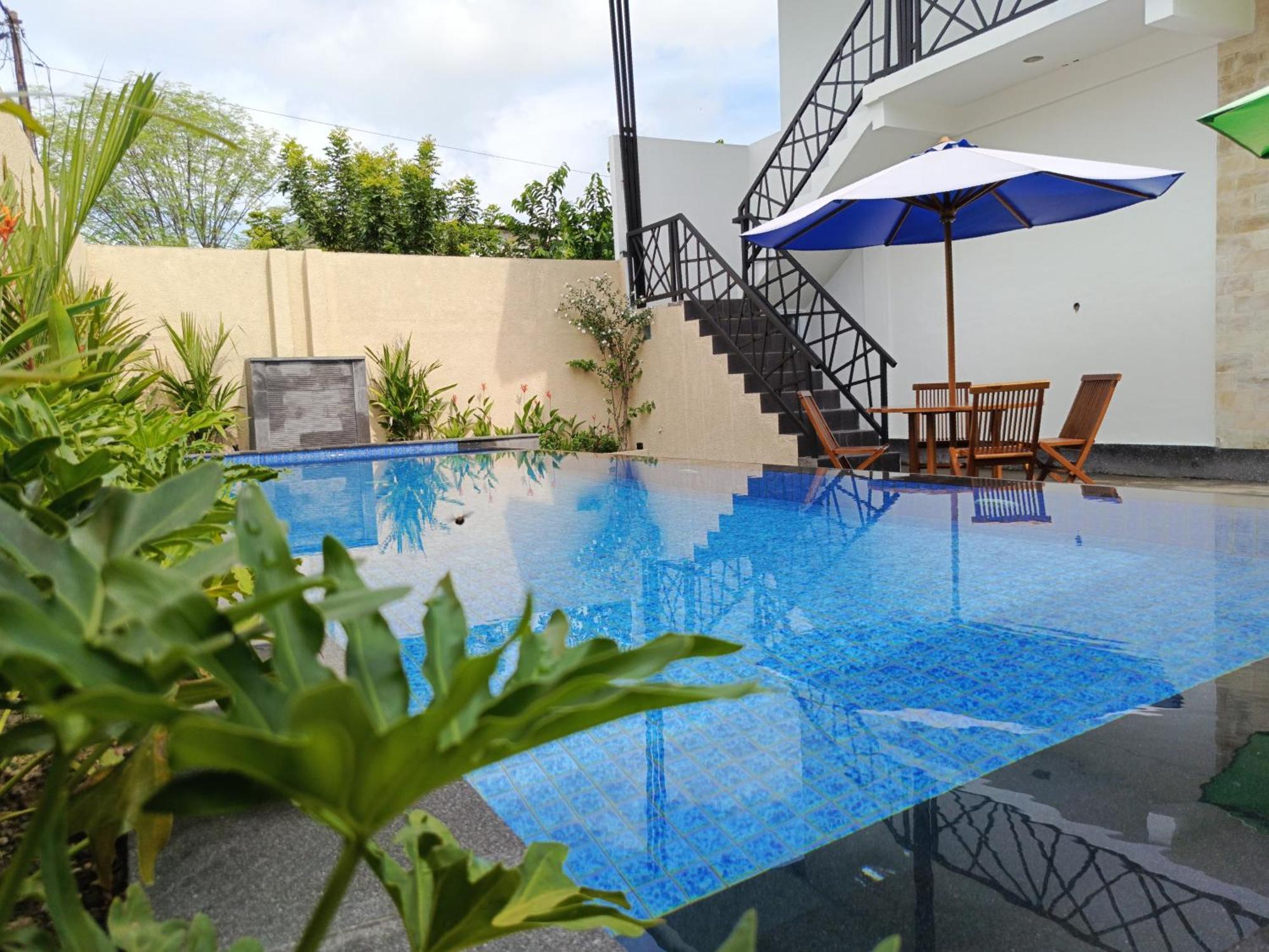 Zavana Rooms & Restaurant Tanjungkarang Exteriör bild