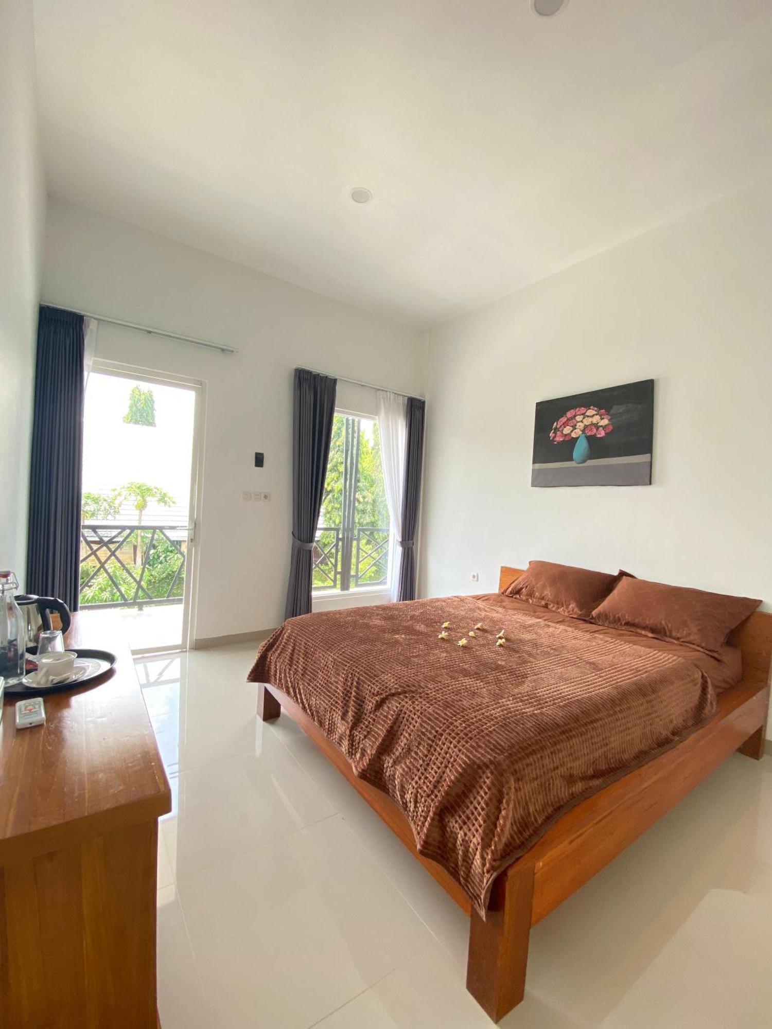 Zavana Rooms & Restaurant Tanjungkarang Exteriör bild